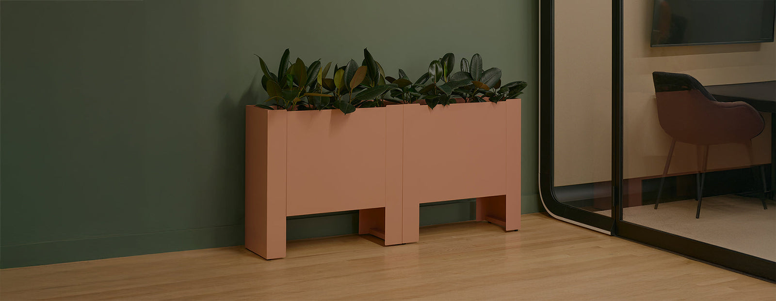 Flora Freestanding Planter